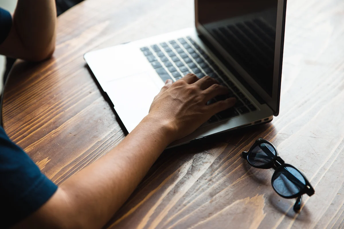 Man researching on AI about a purchase decision